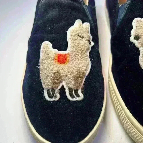 SOLUDOS Blue Velvet Velour Llama Embroidered Patch Slip On Shoes Women Size 6 - Picture 2 of 8